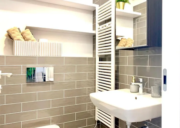 Luxury, Bright With Parking And Balcony In Center * Pressburg